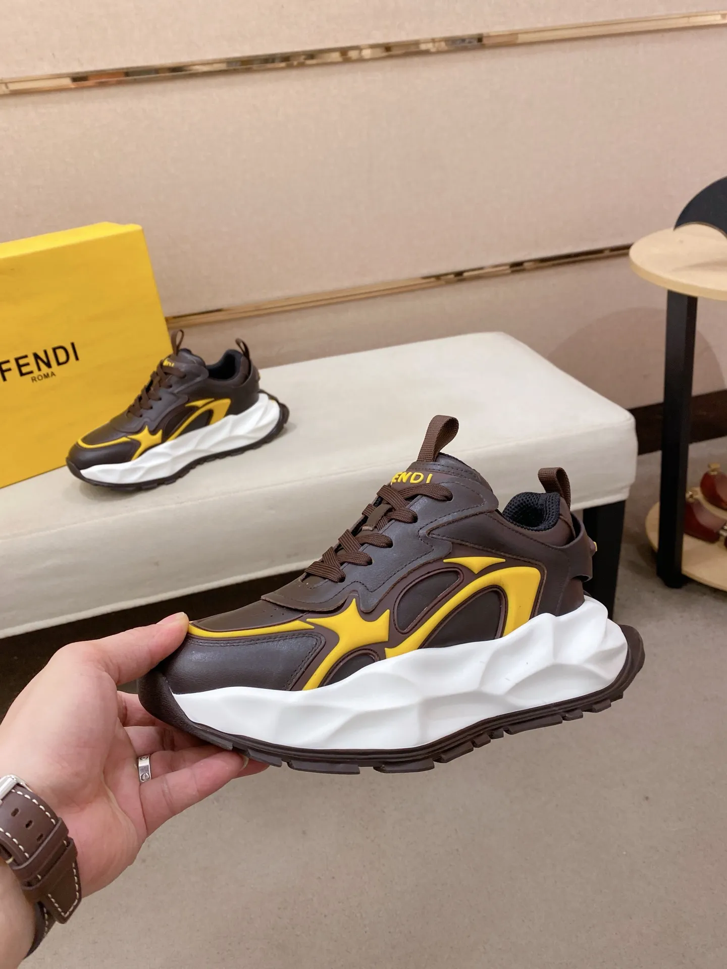 Factory price 580💰 FENDI new model (Fendi) official website 1:1 copy 👊🏻Upper 🇮🇹Imported cowhide🇩🇪Inside imported breathable mesh lining. The original outsole is molded to reflect the identity of every man, and the upper foot is elegant and stable🚶🏻🚶🏻The high-end custom counter original replica📯The shoe last remains unchanged regardless of wind and rain, and can withstand the verification of time🔍️,🔵 Size: 39-45. Can be customized 38-46 non-refundable and non-exchangeable!